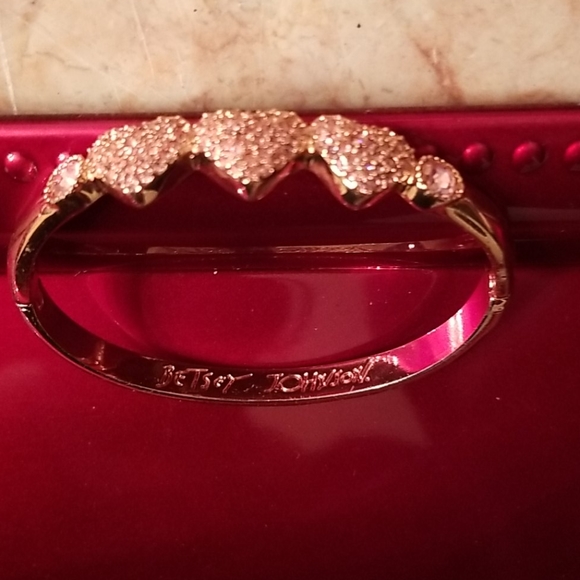 🕺💃HP🕺💃Betsy Johnson pink jewel bracelet - Picture 5 of 16
